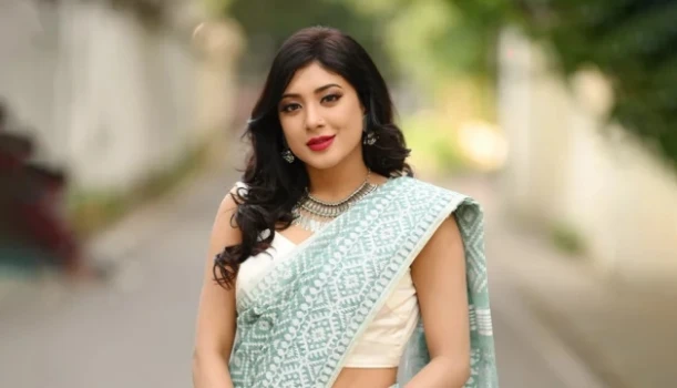 deshchitro-63842f03e40fc-281122094611.webp
