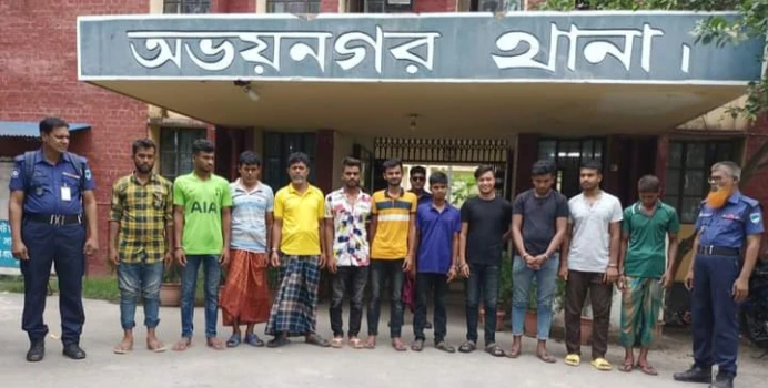 deshchitro-649713fc0935a-240623100412.webp