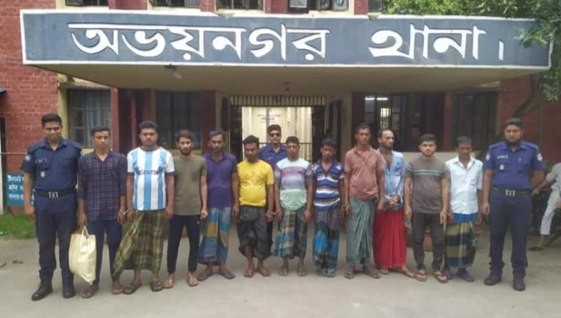 deshchitro-64babad01a9c3-210723110520.webp
