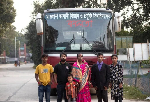 deshchitro-6552311ac36c1-131123082218.webp