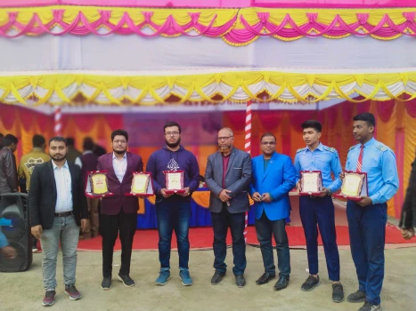 deshchitro-65ba44381ed4c-310124065936.webp