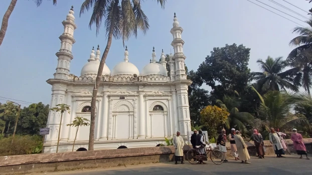 deshchitro-69ba5ad1b67e0-180326015705.webp