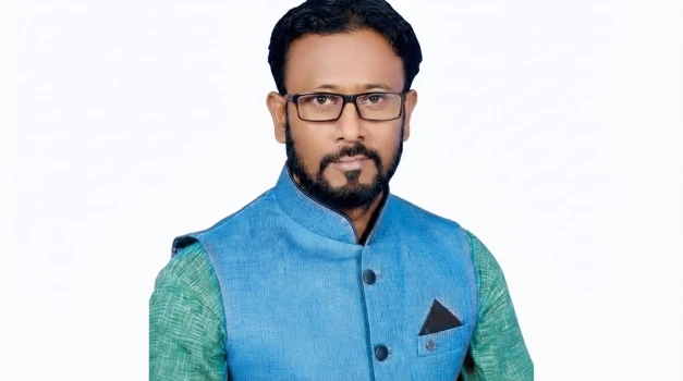 deshchitro-6a930e3d77df7-290826105213.webp